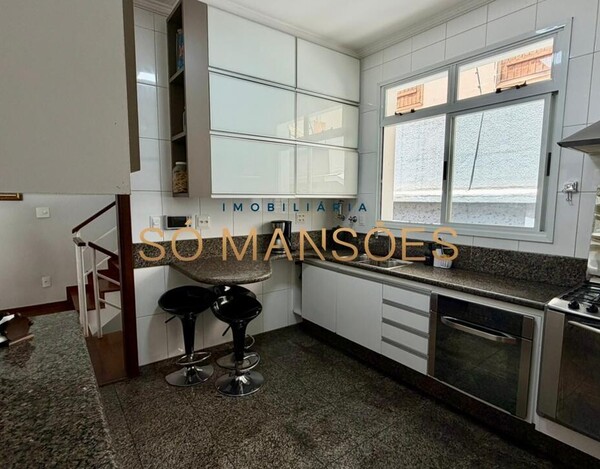 Casa de 364m² à venda no Bairro Santa Lúcia.