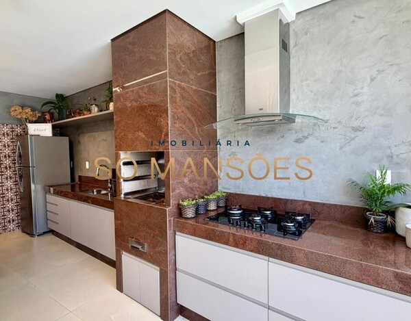 Casa de 364m² à venda no Bairro Santa Lúcia.