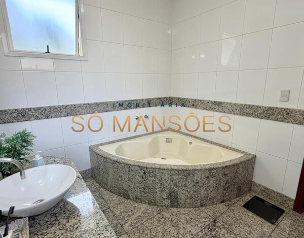 Casa de 364m² à venda no Bairro Santa Lúcia.