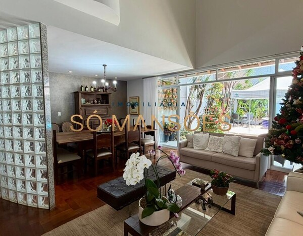 Casa de 364m² à venda no Bairro Santa Lúcia.