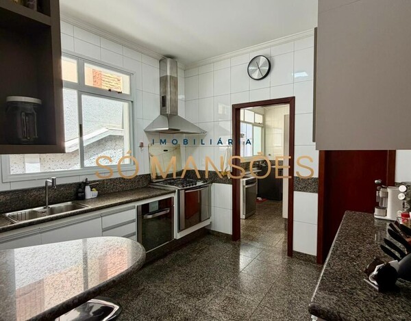 Casa de 364m² à venda no Bairro Santa Lúcia.