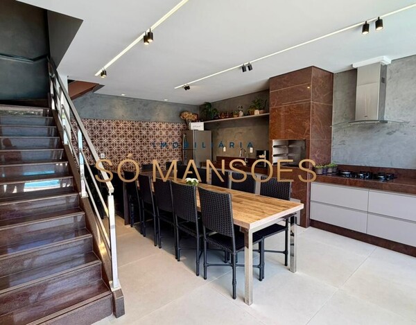 Casa de 364m² à venda no Bairro Santa Lúcia.