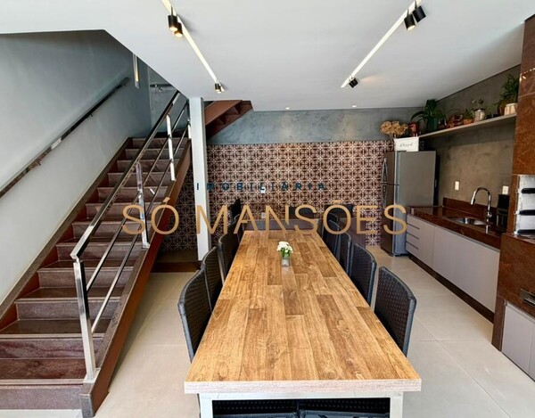 Casa de 364m² à venda no Bairro Santa Lúcia.