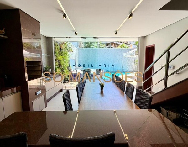 Casa de 364m² à venda no Bairro Santa Lúcia.