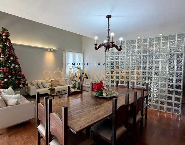 Casa de 364m² à venda no Bairro Santa Lúcia.