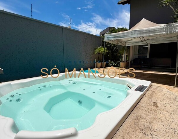 Casa de 364m² à venda no Bairro Santa Lúcia.