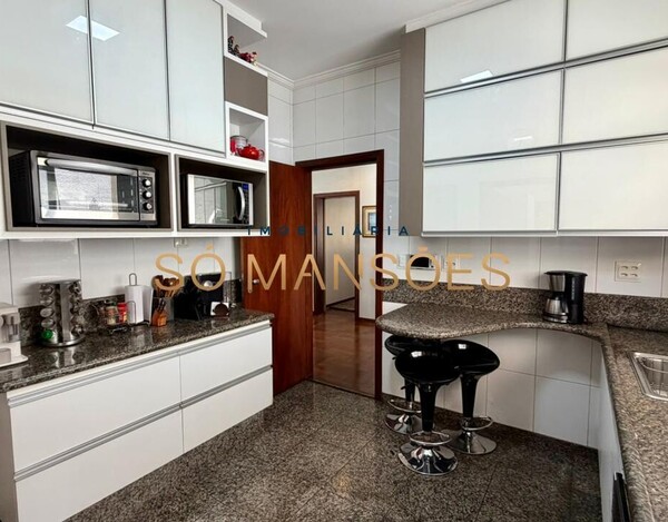 Casa de 364m² à venda no Bairro Santa Lúcia.
