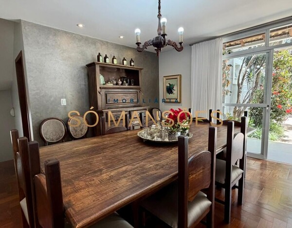 Casa de 364m² à venda no Bairro Santa Lúcia.