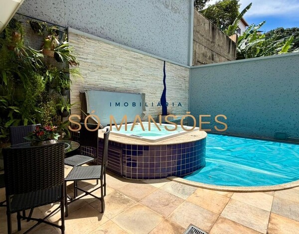 Casa de 364m² à venda no Bairro Santa Lúcia.