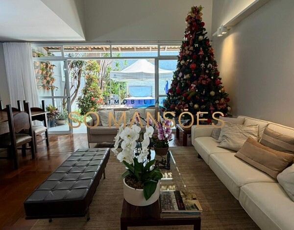 Casa de 364m² à venda no Bairro Santa Lúcia.