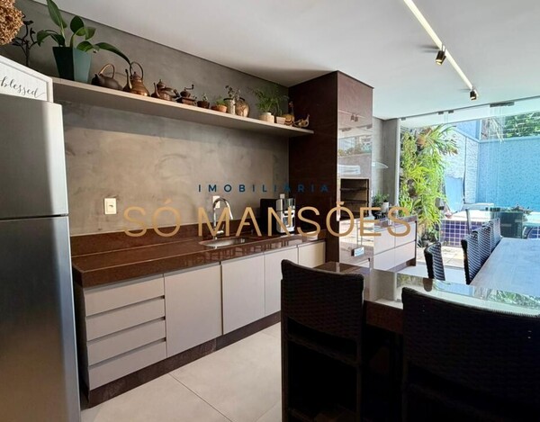 Casa de 364m² à venda no Bairro Santa Lúcia.