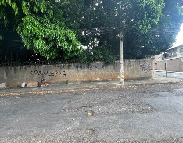 TERRENO DE ESQUINA COM 1.080 M² EM ÁREA ESTRATÉGICA PARA EMPREENDIMENTO