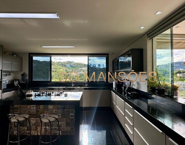 Exclusividade Só Mansões. Casa de 511m² e vista privilegiada à venda no condomínio Vale dos Cristais.