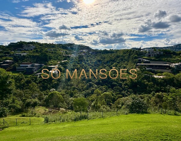 Exclusividade Só Mansões. Casa de 511m² e vista privilegiada à venda no condomínio Vale dos Cristais.