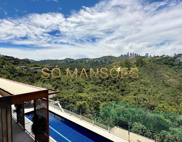 CASA DE 490M² À VENDA NO VALE DOS CRISTAIS COM VISTA PERMANENTE