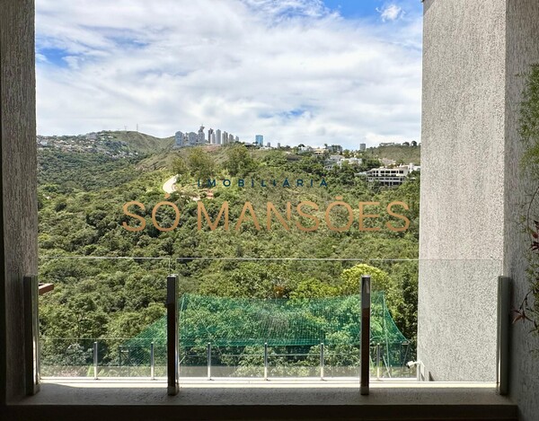 CASA DE 490M² À VENDA NO VALE DOS CRISTAIS COM VISTA PERMANENTE