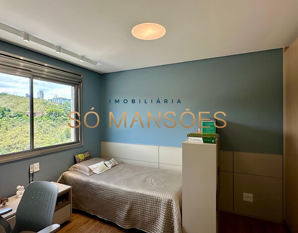 CASA DE 490M² À VENDA NO VALE DOS CRISTAIS COM VISTA PERMANENTE