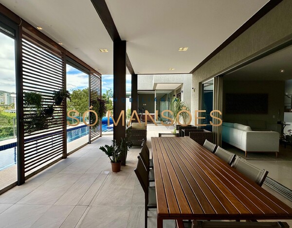 CASA DE 490M² À VENDA NO VALE DOS CRISTAIS COM VISTA PERMANENTE