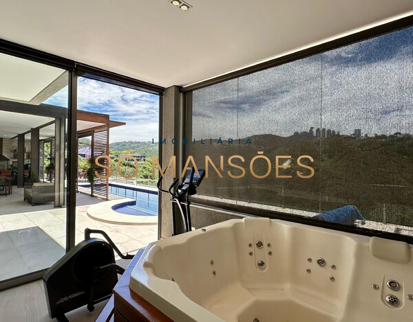 CASA DE 490M² À VENDA NO VALE DOS CRISTAIS COM VISTA PERMANENTE