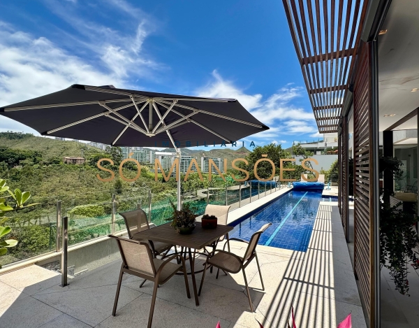 Casa de Luxo de 490 m² à Venda com 3 Suítes e Piscina Aquecida no Vale dos Cristais, Nova Lima - MG