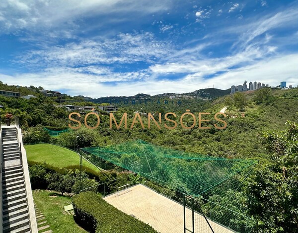 CASA DE 490M² À VENDA NO VALE DOS CRISTAIS COM VISTA PERMANENTE