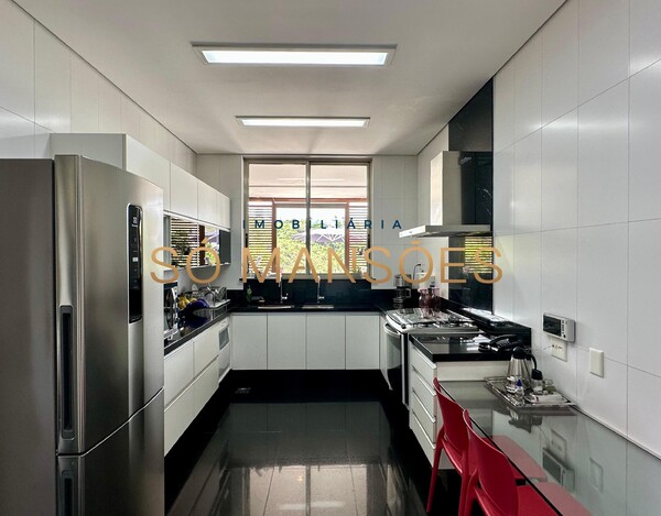 CASA DE 490M² À VENDA NO VALE DOS CRISTAIS COM VISTA PERMANENTE