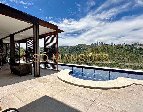 CASA DE 490M² À VENDA NO VALE DOS CRISTAIS COM VISTA PERMANENTE