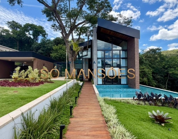 Casa de Alto Padrão de 373 m² à Venda com 3 Suítes e Espaço Gourmet no Condomínio Boa Vista, Brumadinho - MG