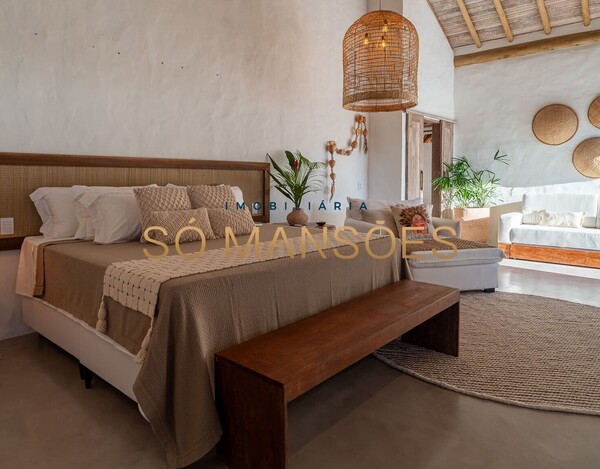 CASA DE ALTO PADRÃO À VENDA EM TRANCOSO COM 5 SUÍTES, VISTA PARA O VALE.