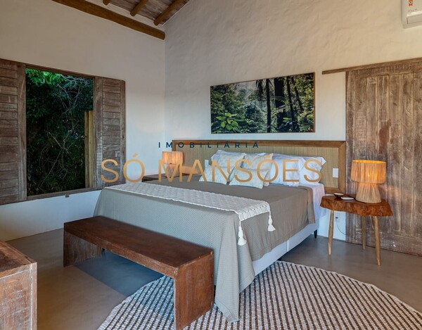 CASA DE ALTO PADRÃO À VENDA EM TRANCOSO COM 5 SUÍTES, VISTA PARA O VALE.