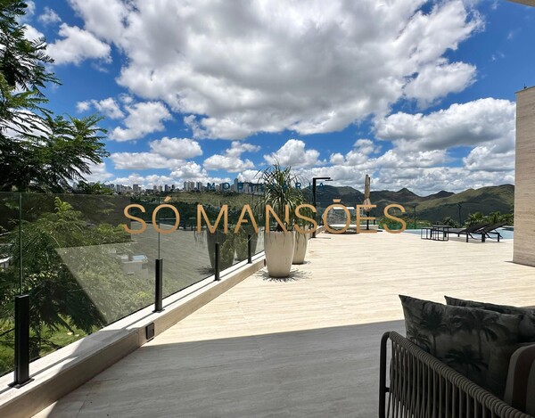 CASA DE 421M² À VENDA NO VALE DOS CRISTAIS.