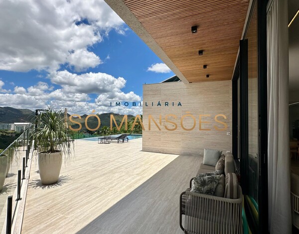 CASA DE 421M² À VENDA NO VALE DOS CRISTAIS.