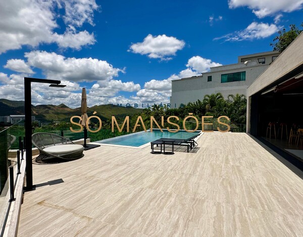 CASA DE 421M² À VENDA NO VALE DOS CRISTAIS.