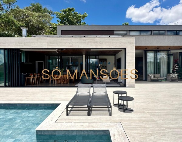 CASA DE 421M² À VENDA NO VALE DOS CRISTAIS.