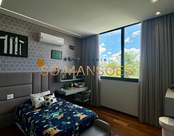 CASA DE 421M² À VENDA NO VALE DOS CRISTAIS.