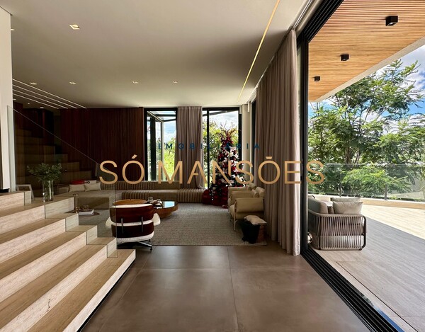 CASA DE 421M² À VENDA NO VALE DOS CRISTAIS.