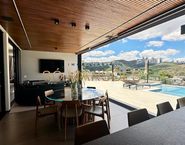 CASA DE 421M² À VENDA NO VALE DOS CRISTAIS.