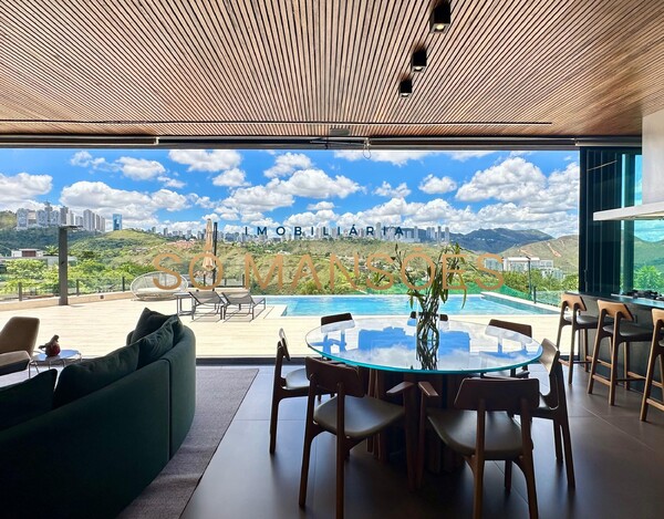 CASA DE 421M² À VENDA NO VALE DOS CRISTAIS.