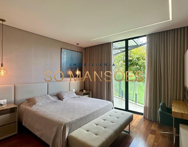 CASA DE 421M² À VENDA NO VALE DOS CRISTAIS.