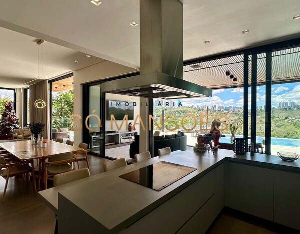 CASA DE 421M² À VENDA NO VALE DOS CRISTAIS.