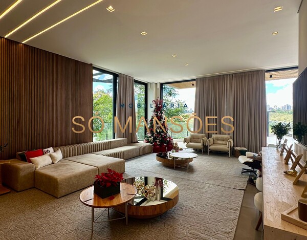 CASA DE 421M² À VENDA NO VALE DOS CRISTAIS.