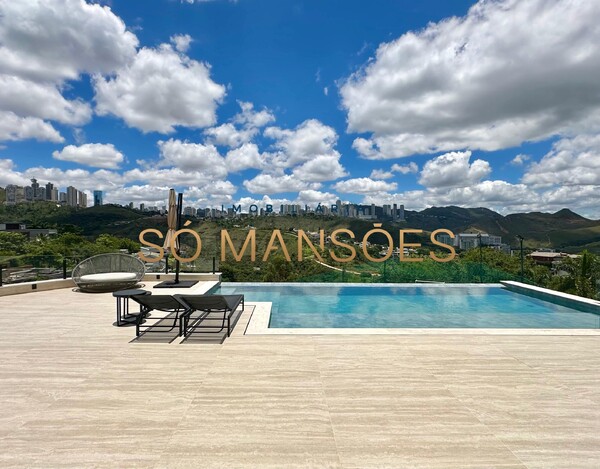 CASA DE 421M² À VENDA NO VALE DOS CRISTAIS.