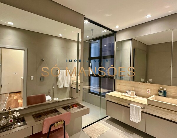 CASA DE 421M² À VENDA NO VALE DOS CRISTAIS.