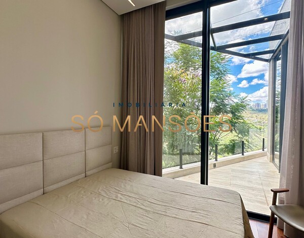 CASA DE 421M² À VENDA NO VALE DOS CRISTAIS.