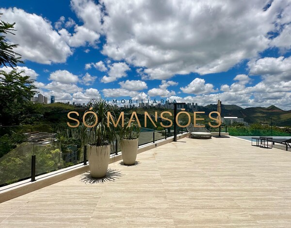 CASA DE 421M² À VENDA NO VALE DOS CRISTAIS.