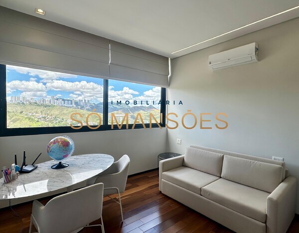 CASA DE 421M² À VENDA NO VALE DOS CRISTAIS.