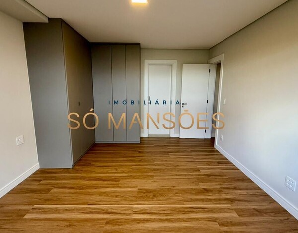 CASA DE ALTO PADRÃO À VENDA NO BURITIS EM CONDOMÍNIO FECHADO COM VISTA DEFINITIVA