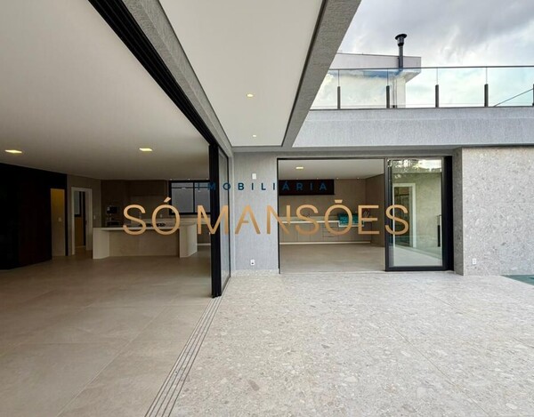 CASA DE ALTO PADRÃO À VENDA NO BURITIS EM CONDOMÍNIO FECHADO COM VISTA DEFINITIVA