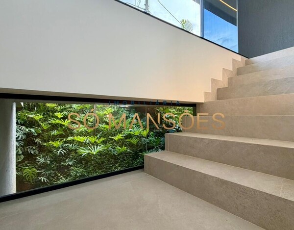 CASA DE ALTO PADRÃO À VENDA NO BURITIS EM CONDOMÍNIO FECHADO COM VISTA DEFINITIVA