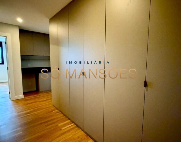 CASA DE ALTO PADRÃO À VENDA NO BURITIS EM CONDOMÍNIO FECHADO COM VISTA DEFINITIVA